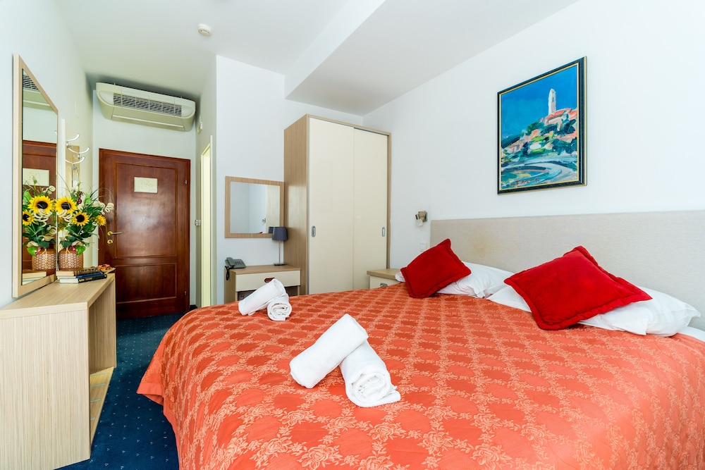 Hotel Dubrovnik — Hotel rooms in Dubrovnik, Dubrovnik-Neretva