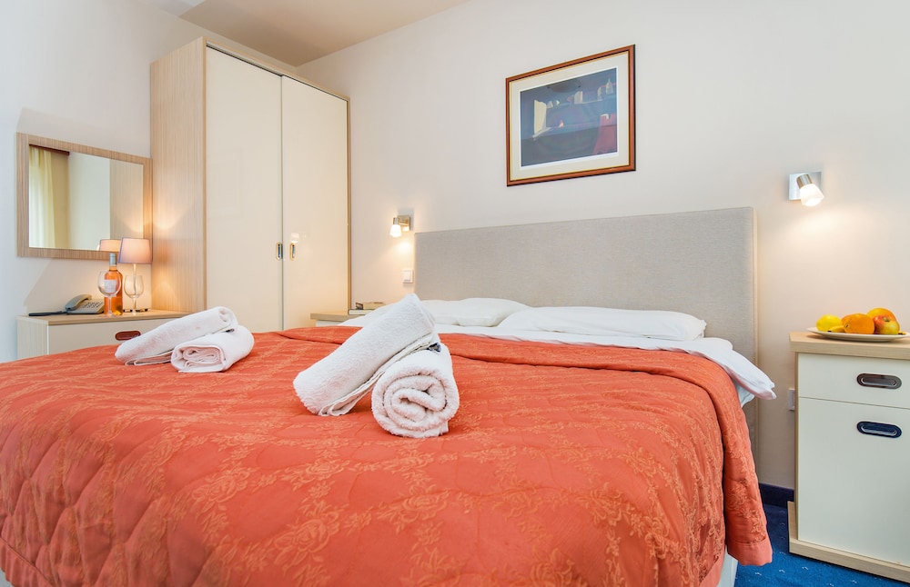 Hotel Dubrovnik — Hotel rooms in Dubrovnik, Dubrovnik-Neretva