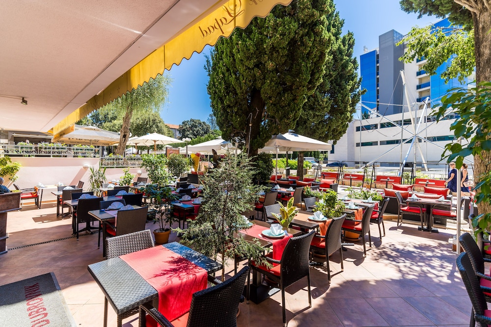 Hotel Dubrovnik — Restaurant & bars in Dubrovnik, Dubrovnik-Neretva