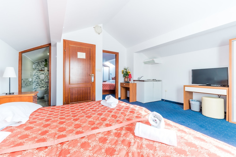 Hotel Dubrovnik — Hotel rooms in Dubrovnik, Dubrovnik-Neretva