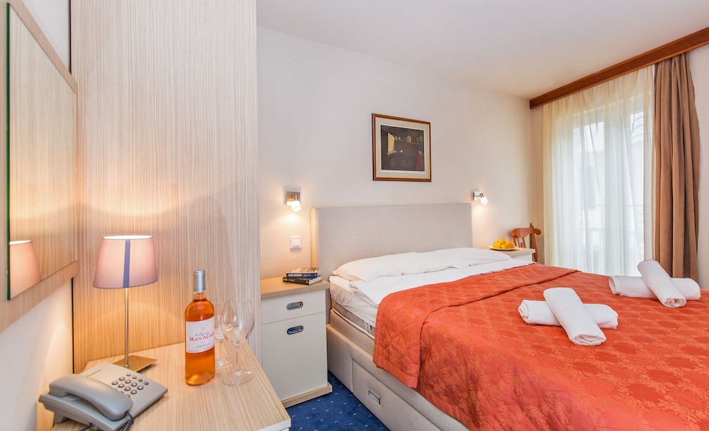 Hotel Dubrovnik — Hotel rooms in Dubrovnik, Dubrovnik-Neretva