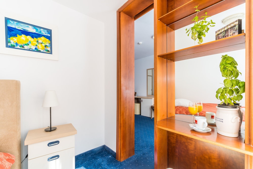 Hotel Dubrovnik — Hotel rooms in Dubrovnik, Dubrovnik-Neretva