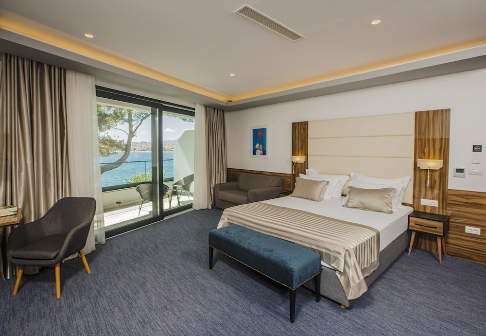 Hotel Eden — Hotel rooms in Podstrana, Split-Dalmatia