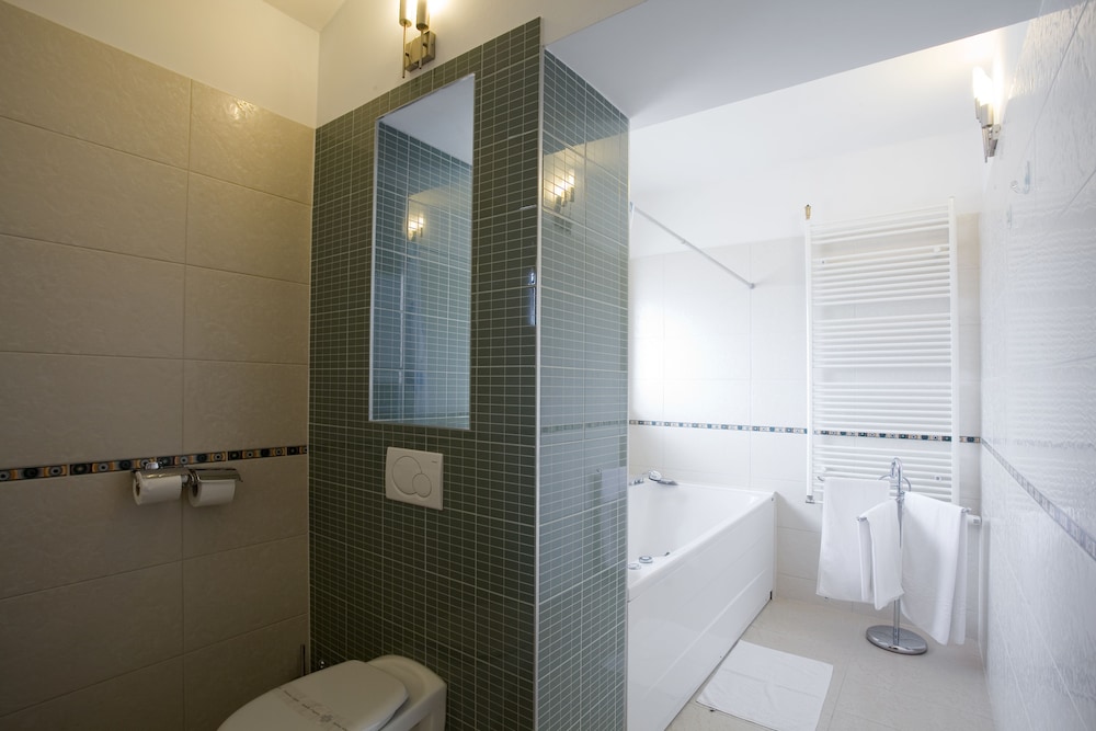 Hotel Eden — Hotel rooms in Podstrana, Split-Dalmatia