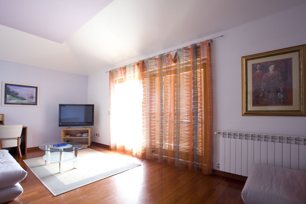 Hotel Eden — Hotel rooms in Podstrana, Split-Dalmatia