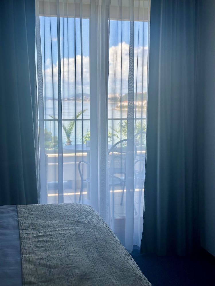 Hotel Eden — Hotel rooms in Podstrana, Split-Dalmatia