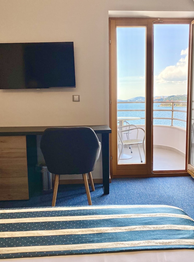 Hotel Eden — Hotel rooms in Podstrana, Split-Dalmatia