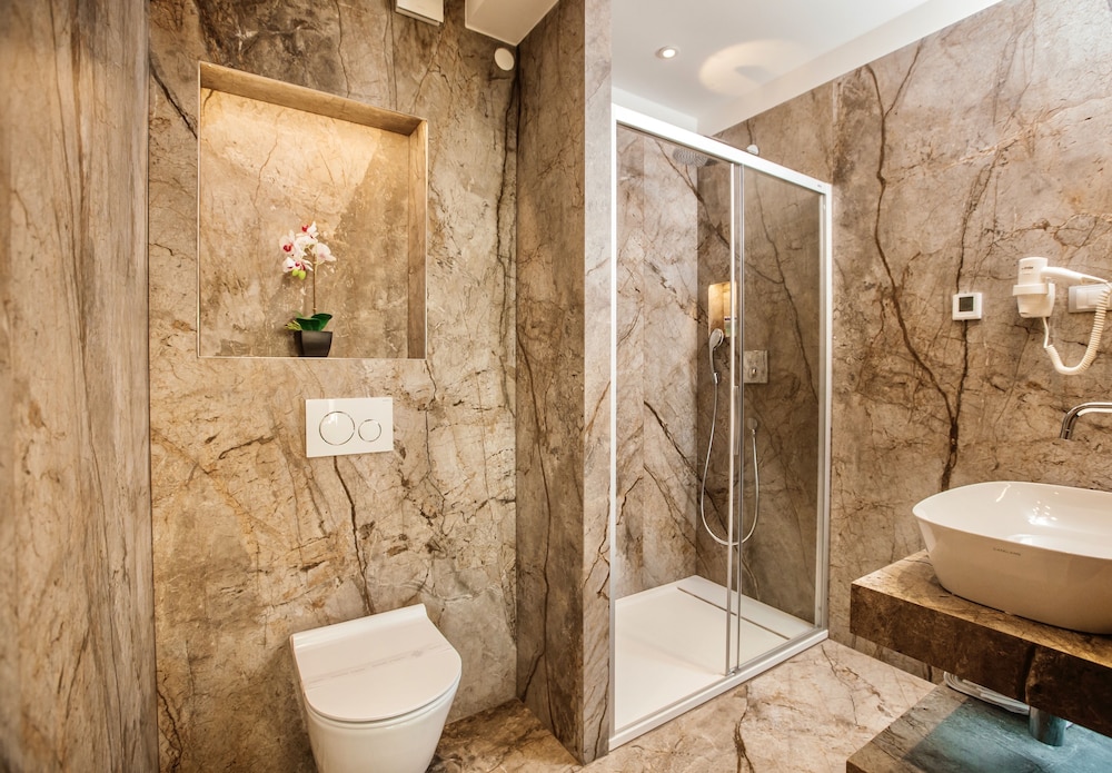 Hotel Eden — Hotel rooms in Podstrana, Split-Dalmatia