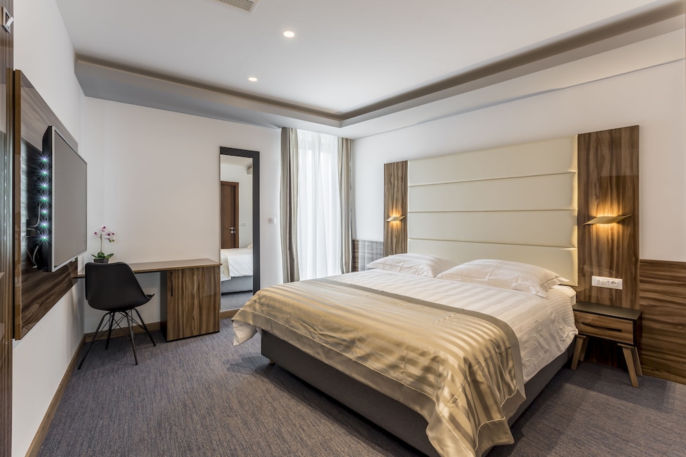 Hotel Eden — Hotel rooms in Podstrana, Split-Dalmatia