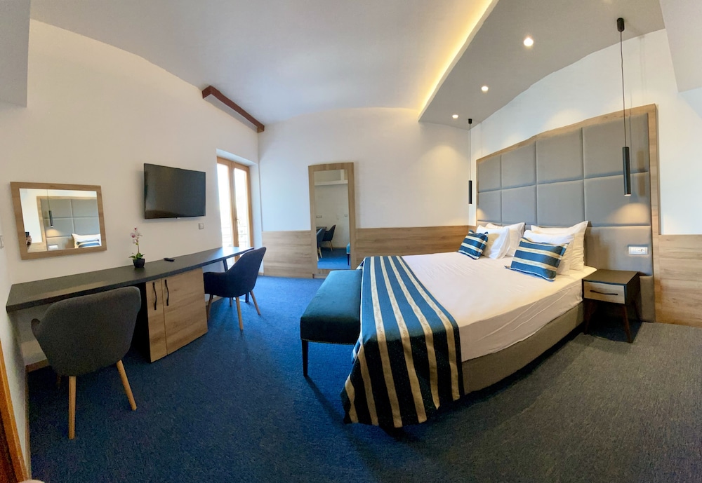 Hotel Eden — Hotel rooms in Podstrana, Split-Dalmatia