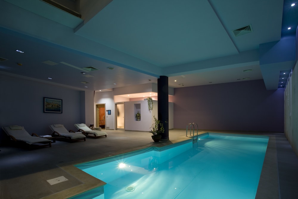 Hotel Eden — Swimming pool in Podstrana, Split-Dalmatia