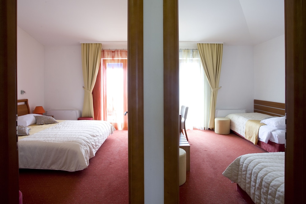 Hotel Eden — Hotel rooms in Podstrana, Split-Dalmatia