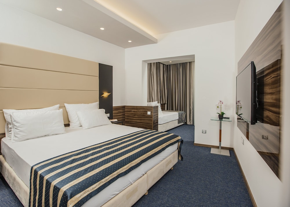 Hotel Eden — Hotel rooms in Podstrana, Split-Dalmatia
