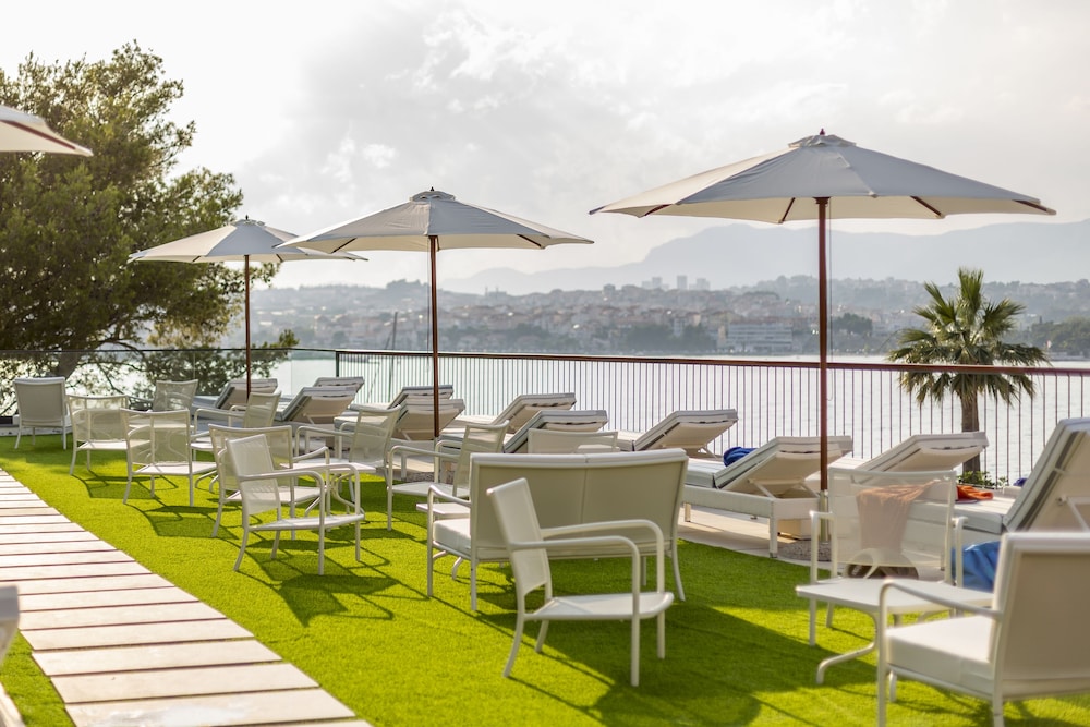 Hotel Eden — Restaurant & bars in Podstrana, Split-Dalmatia
