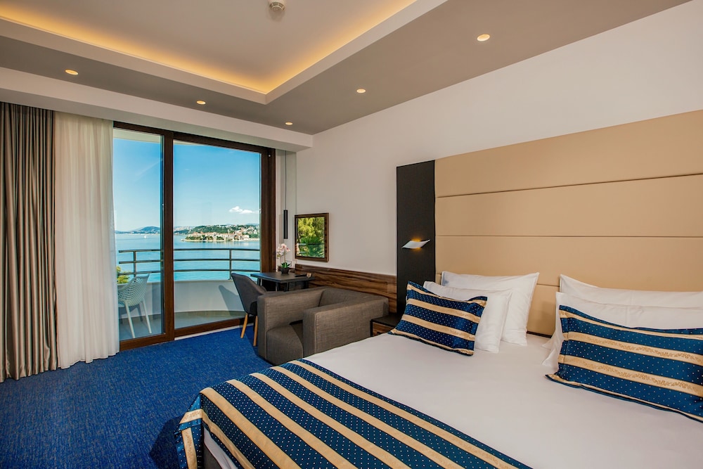 Hotel Eden — Hotel rooms in Podstrana, Split-Dalmatia