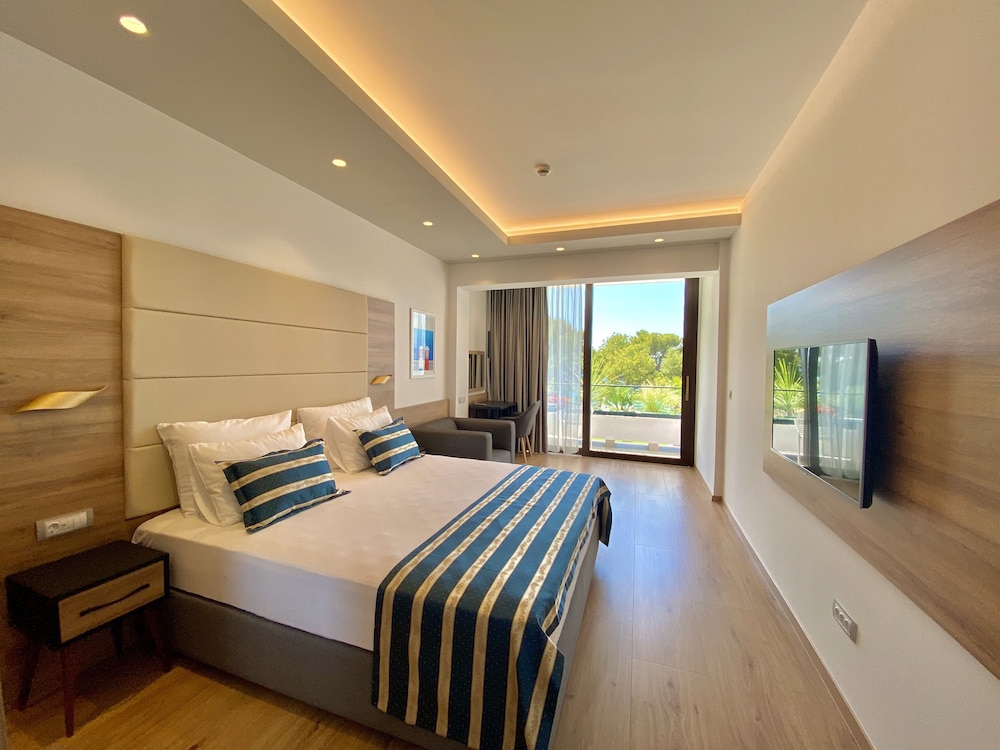 Hotel Eden — Hotel rooms in Podstrana, Split-Dalmatia