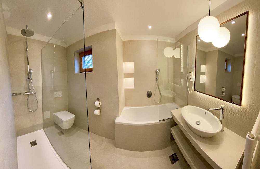 Hotel Eden — Hotel rooms in Podstrana, Split-Dalmatia