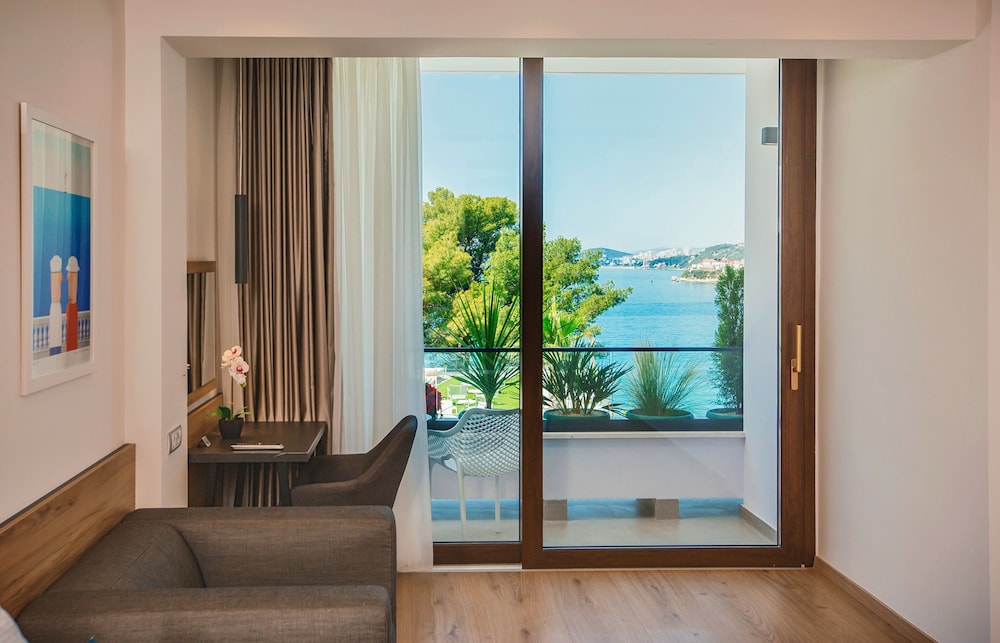 Hotel Eden — Hotel rooms in Podstrana, Split-Dalmatia