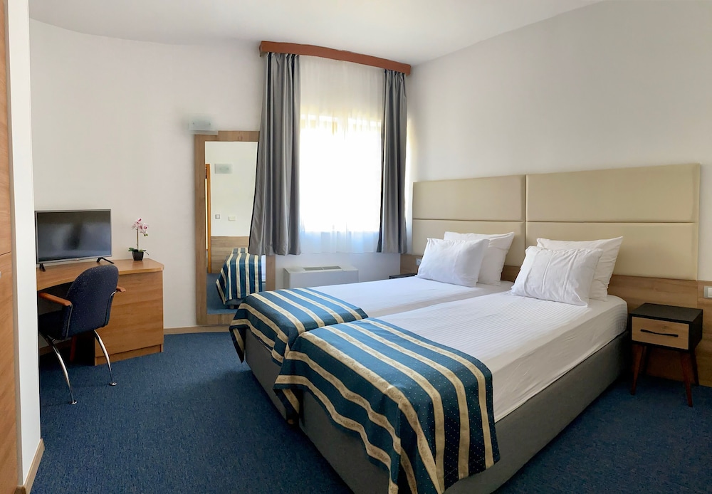 Hotel Eden — Hotel rooms in Podstrana, Split-Dalmatia