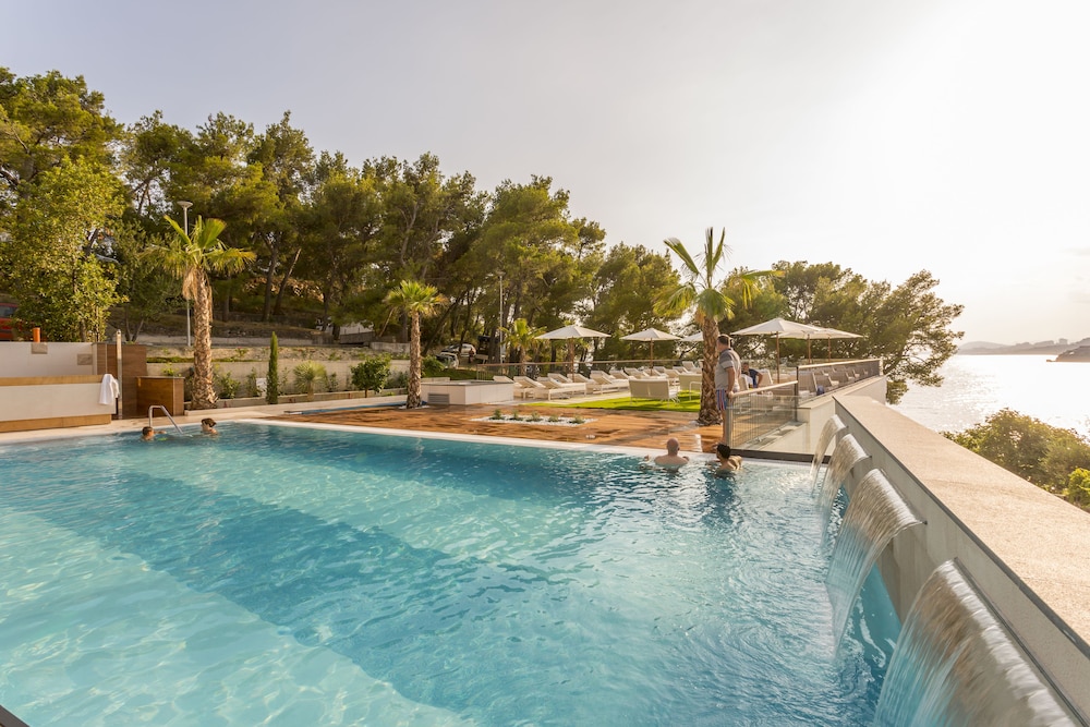 Hotel Eden — Swimming pool in Podstrana, Split-Dalmatia