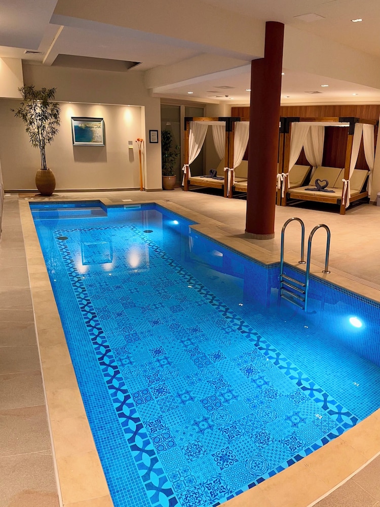 Hotel Eden — Swimming pool in Podstrana, Split-Dalmatia