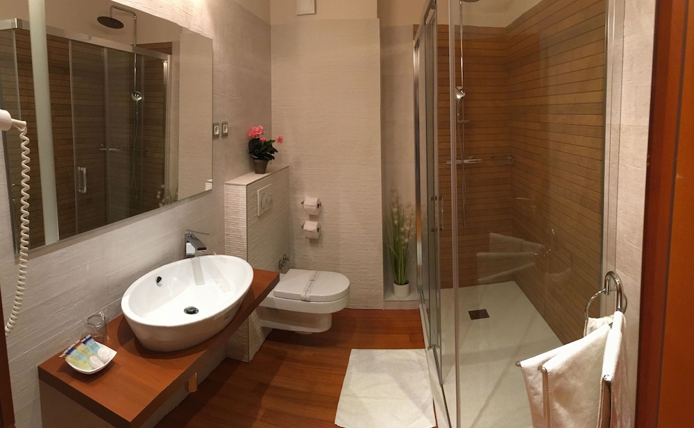 Hotel Eden — Hotel rooms in Podstrana, Split-Dalmatia
