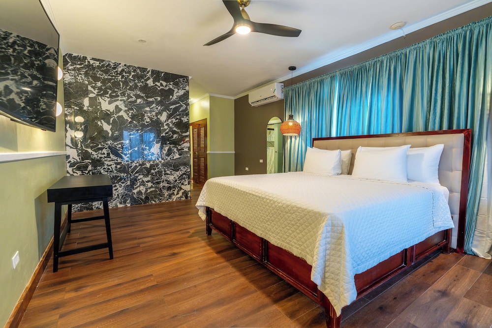 Travellers Beach Resort — Hotel rooms in Negril