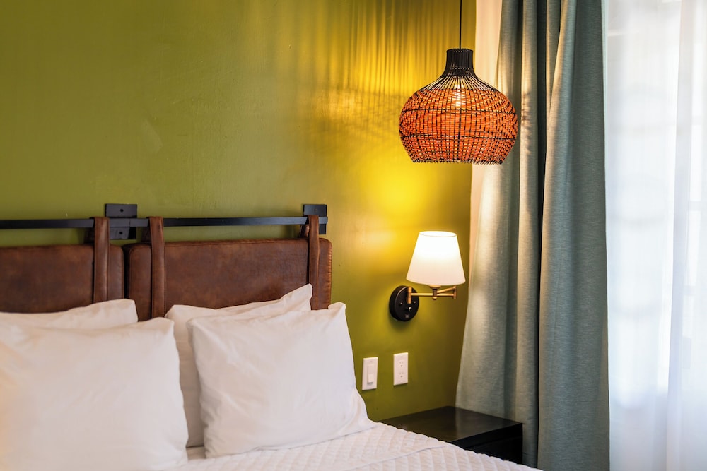 Travellers Beach Resort — Hotel rooms in Negril
