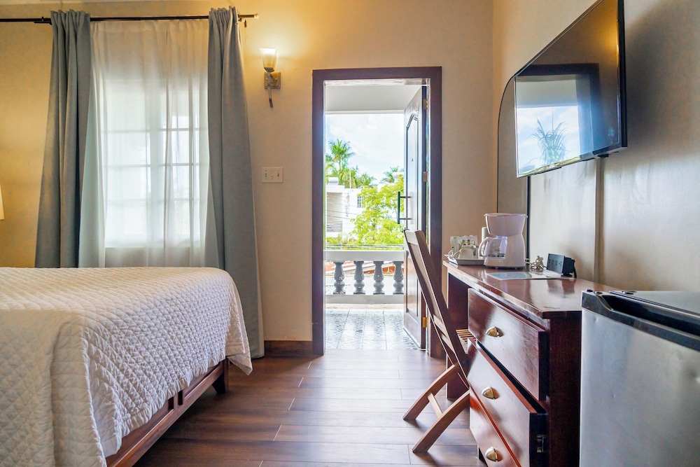 Travellers Beach Resort — Hotel rooms in Negril