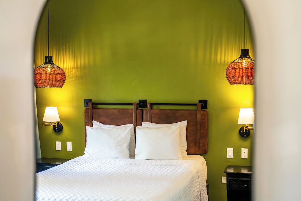 Travellers Beach Resort — Hotel rooms in Negril