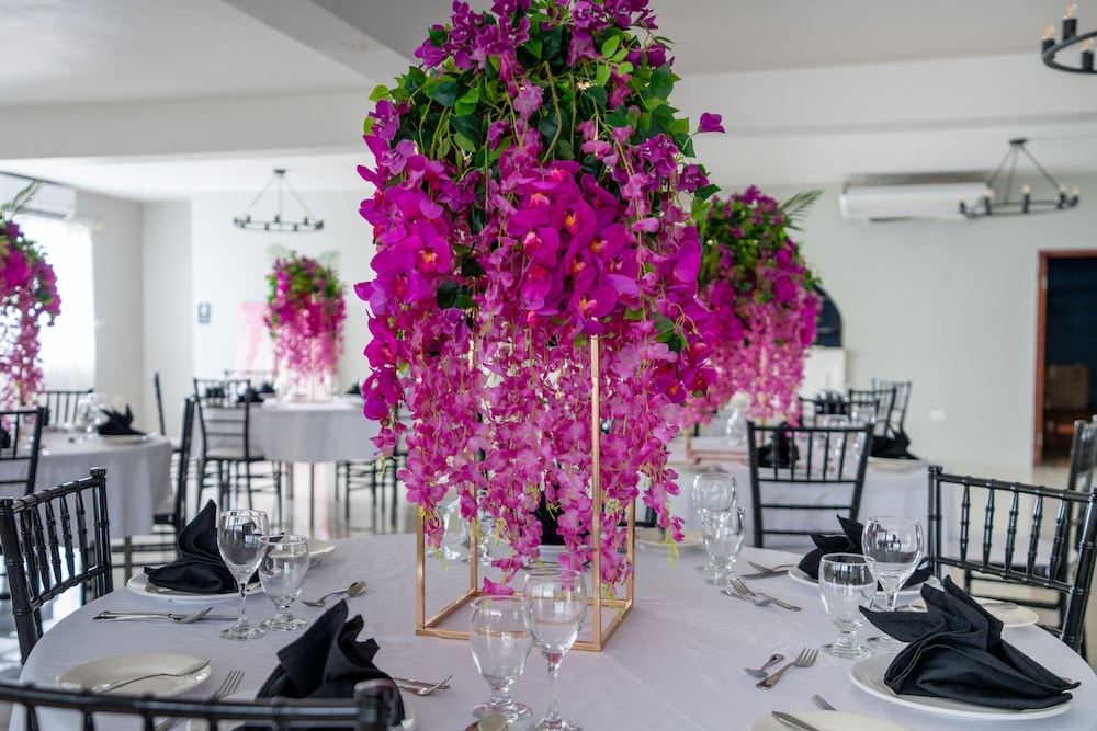 Travellers Beach Resort — Restaurant & bars in Negril
