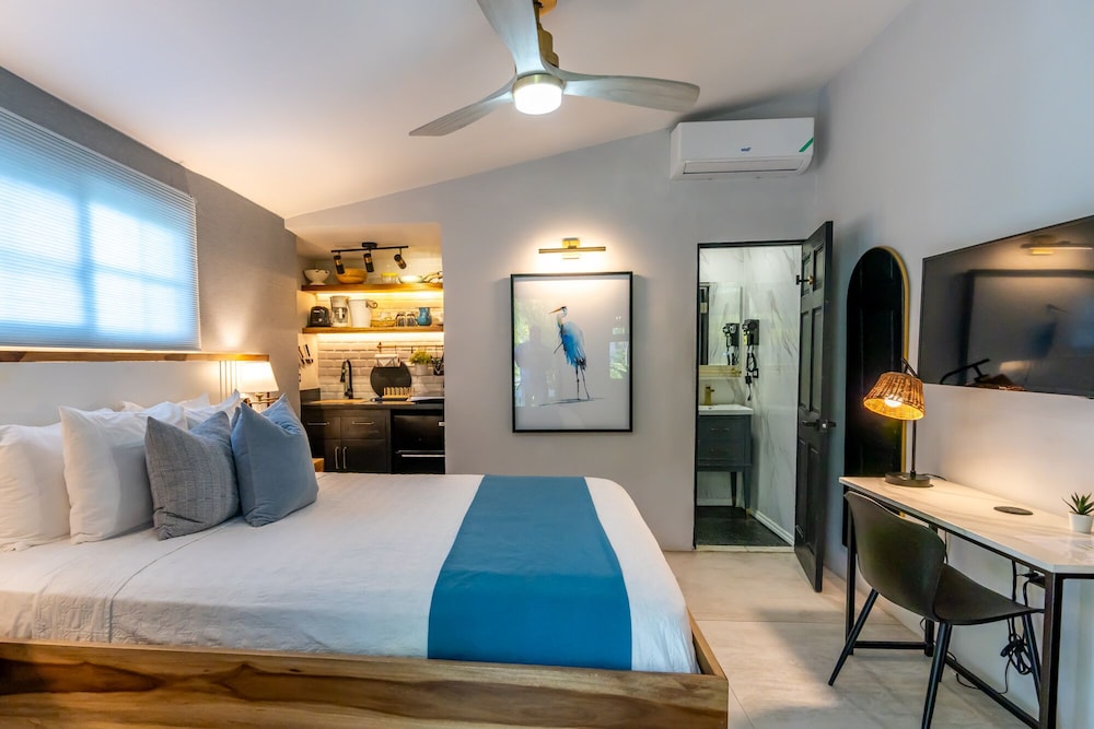 Travellers Beach Resort — Hotel rooms in Negril