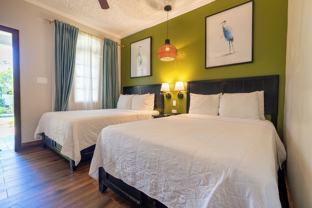 Travellers Beach Resort — Hotel rooms in Negril