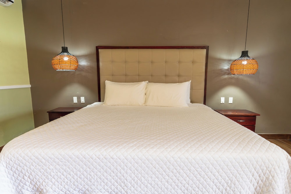Travellers Beach Resort — Hotel rooms in Negril