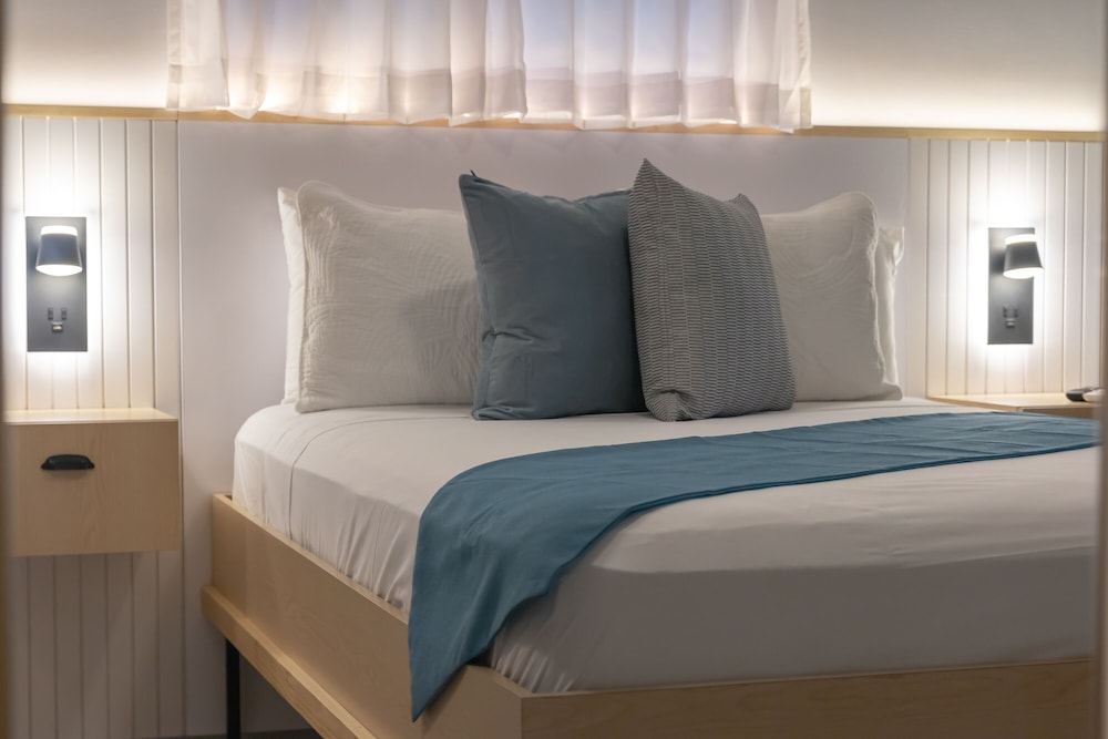 Travellers Beach Resort — Hotel rooms in Negril