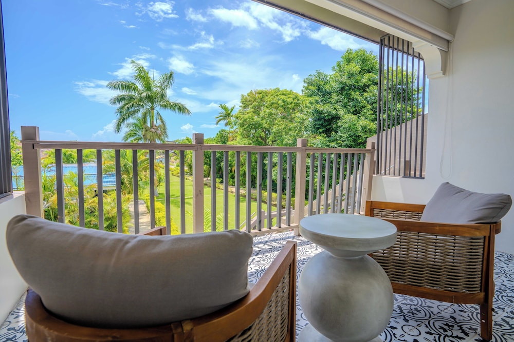 Travellers Beach Resort — Hotel rooms in Negril