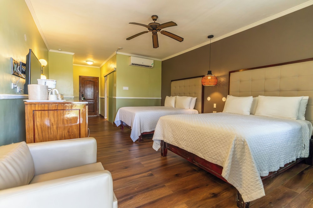 Travellers Beach Resort — Hotel rooms in Negril