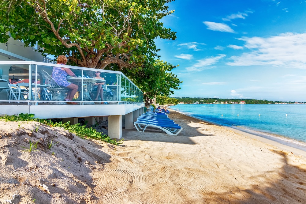 Travellers Beach Resort — Beach in Negril