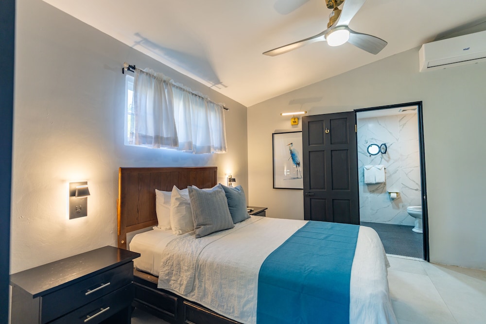 Travellers Beach Resort — Hotel rooms in Negril