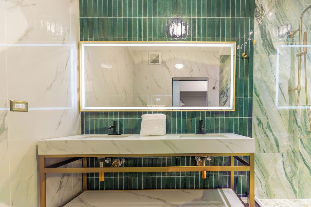 Travellers Beach Resort — Hotel rooms in Negril