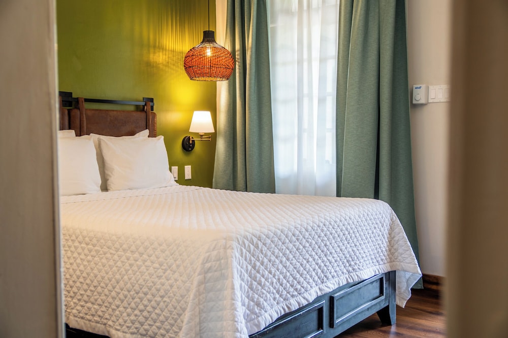 Travellers Beach Resort — Hotel rooms in Negril