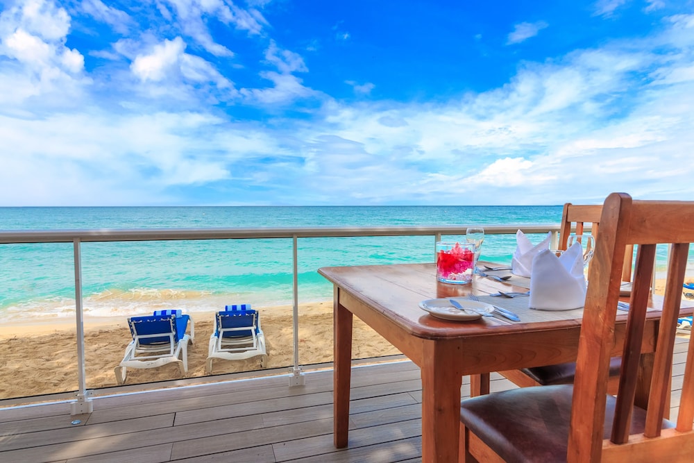 Travellers Beach Resort — Restaurant & bars in Negril
