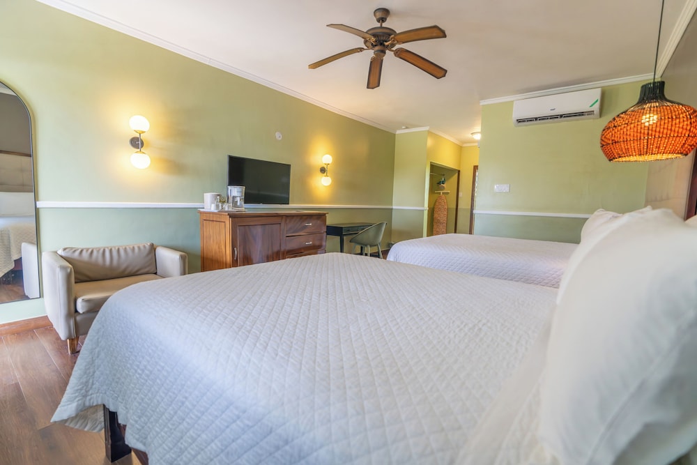 Travellers Beach Resort — Hotel rooms in Negril