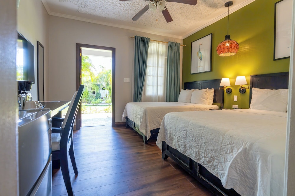 Travellers Beach Resort — Hotel rooms in Negril