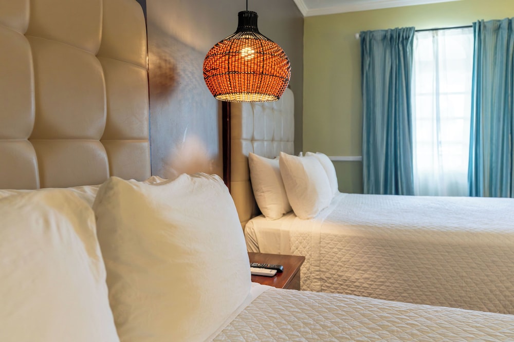 Travellers Beach Resort — Hotel rooms in Negril