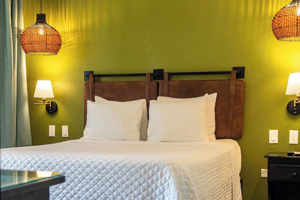 Travellers Beach Resort — Hotel rooms in Negril