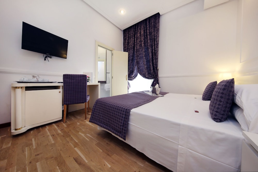 Traiano Hotel — Hotel rooms in Rome, Lazio