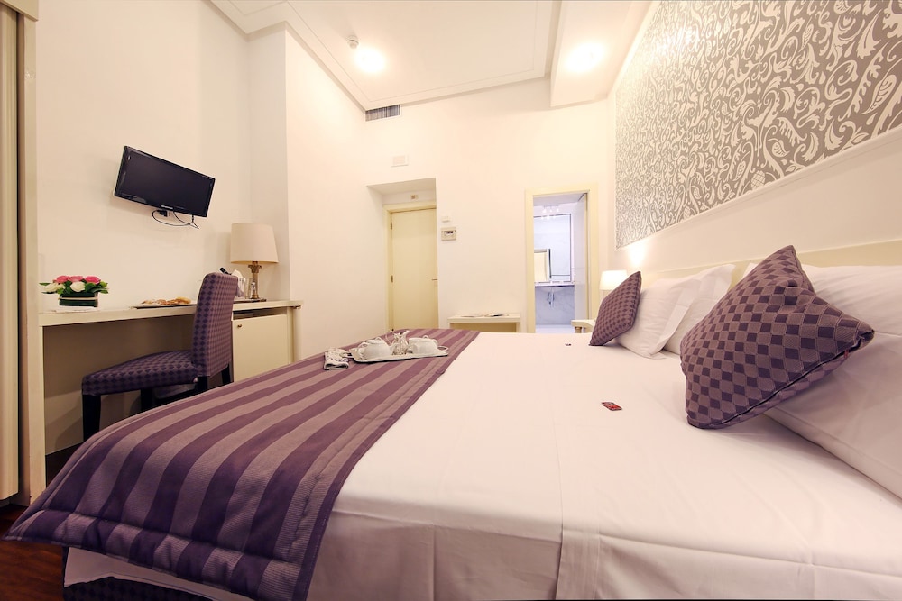 Traiano Hotel — Hotel rooms in Rome, Lazio