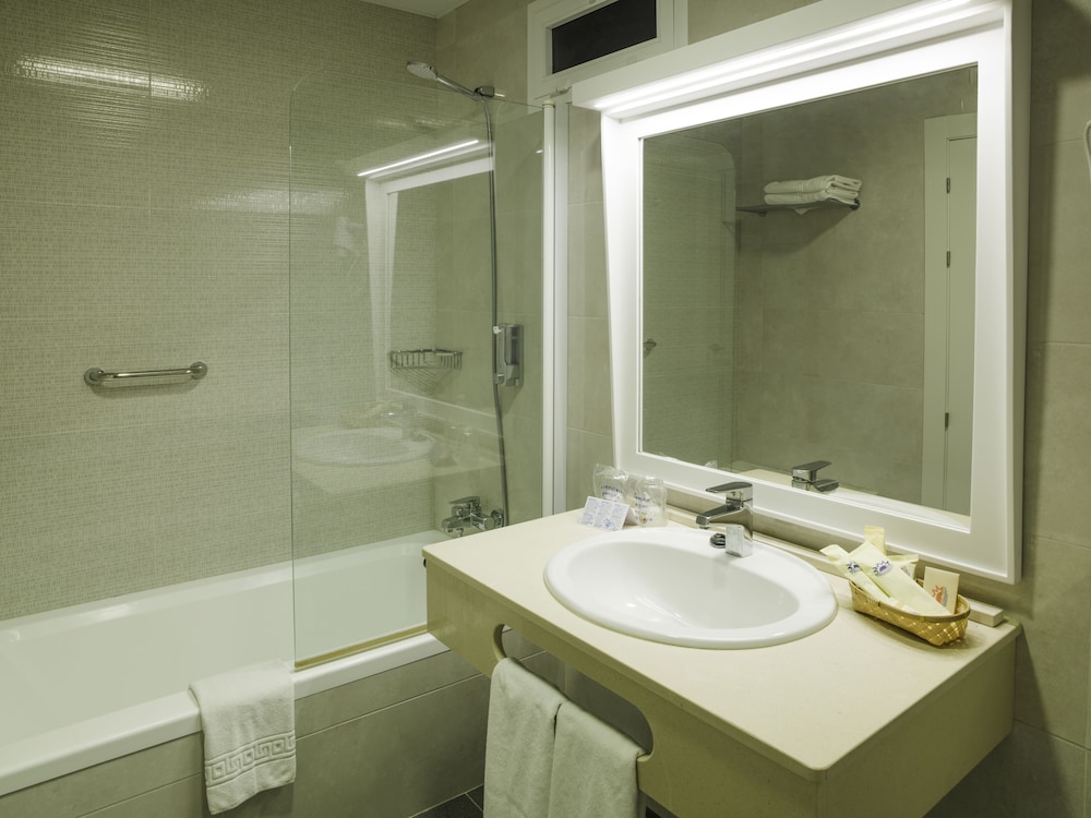 Hotel Monarque Torreblanca — Hotel rooms in Fuengirola, Andalusia