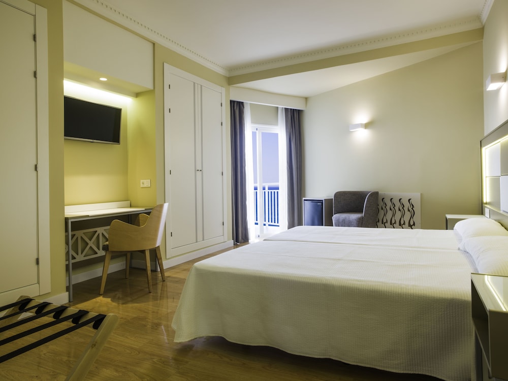 Hotel Monarque Torreblanca — Hotel rooms in Fuengirola, Andalusia